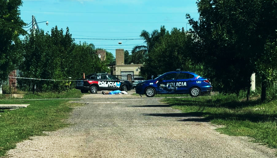 Martes trágico en Funes City: ante la mirada de su compañero, muere vendedor ambulante en plena calle